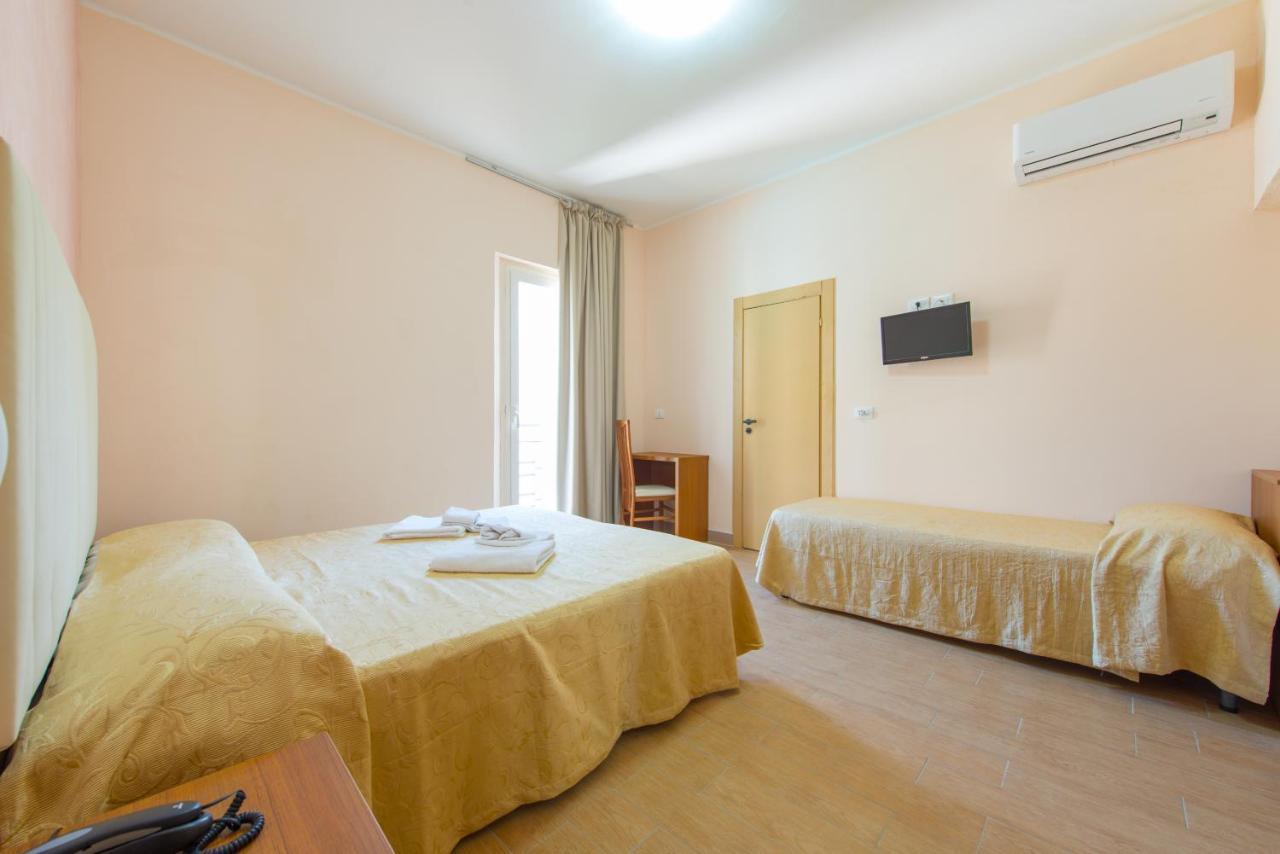 Hotel Adria Nuova 里米尼 外观 照片
